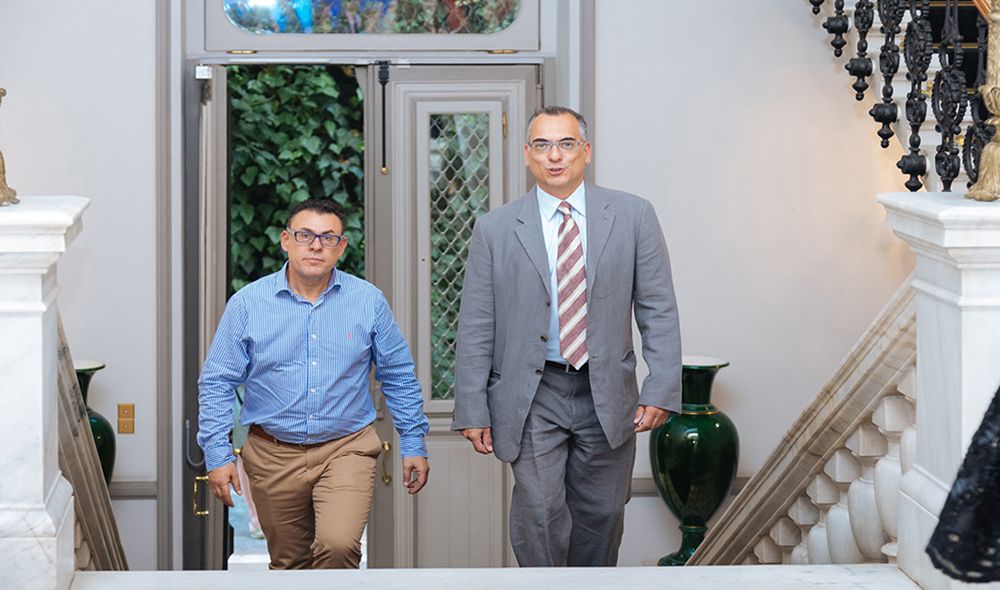 kalesmenoi eiserhontai sto esvteriko ths presveias