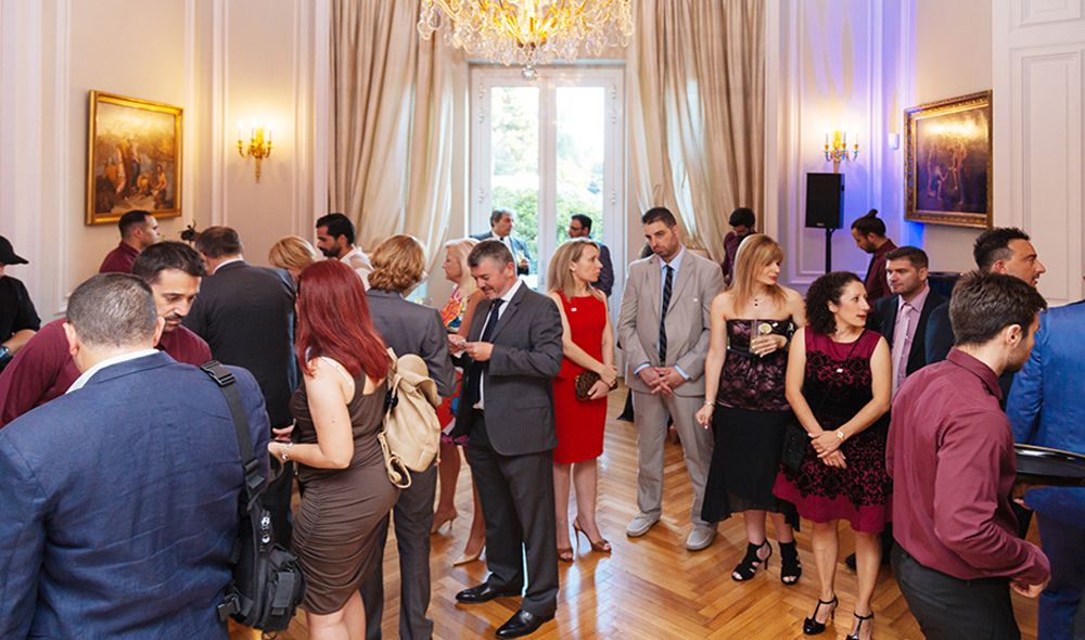 kalesmenoi synomilun ston eswteriko hwro ths presveias