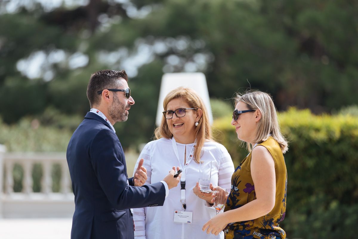 kalesmenoi synomiloun ston khpo