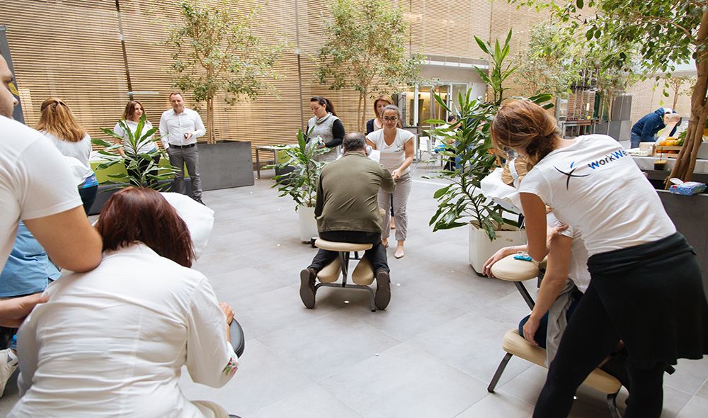 o sponsoras workwe se drash prosferei massage stous ergazomenous