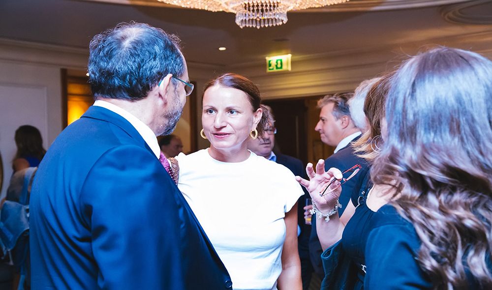 sygkentwsh kalesmenwn sto foye toy xenodoheiou megalh bretagnia, etairiki photgraphisi aspect photo