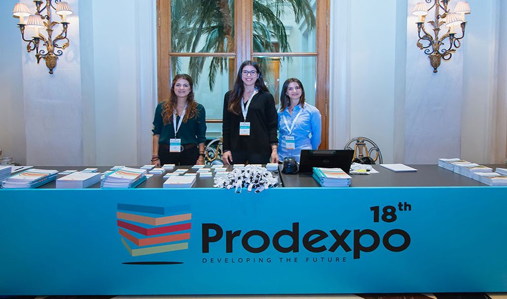 Oi ypeuthines ths Tsomokos ;etoimes na ypodehthoun tous kalesmenous gia eggrafi sto synedrio, epaggelmatiki photografisi synedriou prodexpo aspect photo 