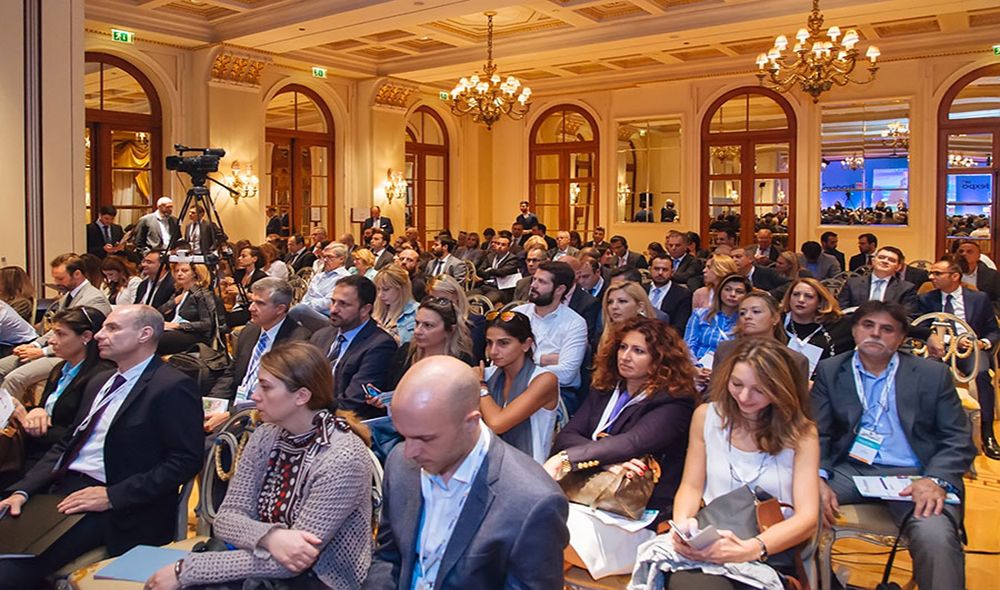 aithousa synedriasewn sto xenodoheio megali bretagnia kalesmenoi