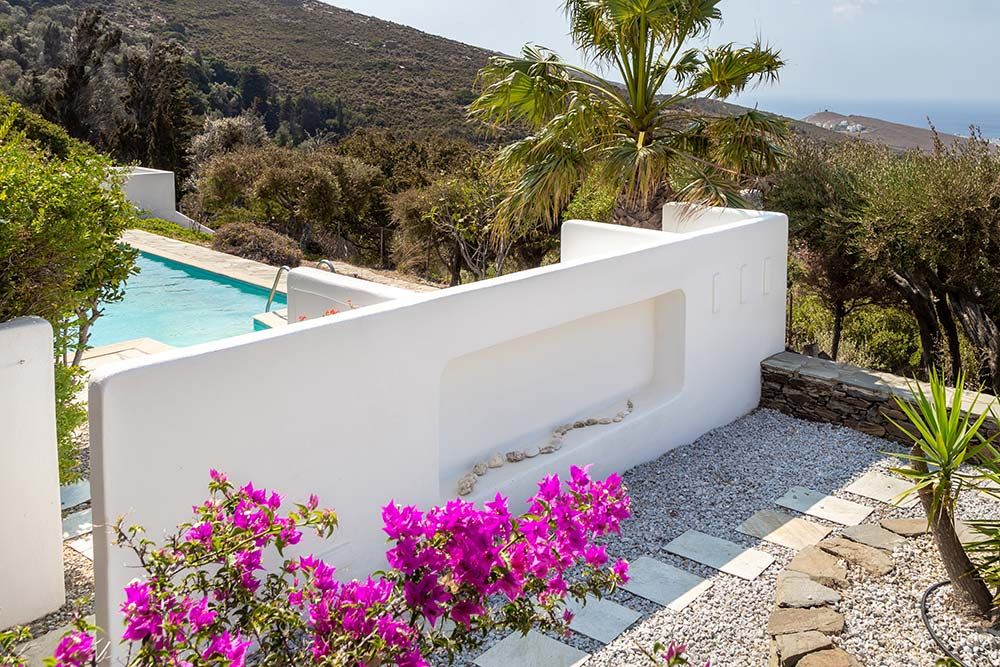 diaxvristikos toixos gia ton anemo