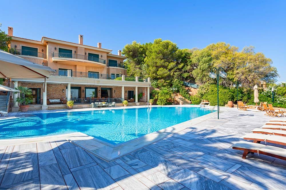 pisina kai villa exwterikos xwros