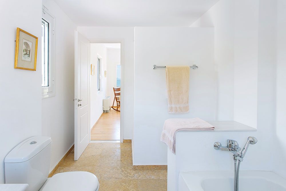 en suite mpanio deuterhs krevatokamaras