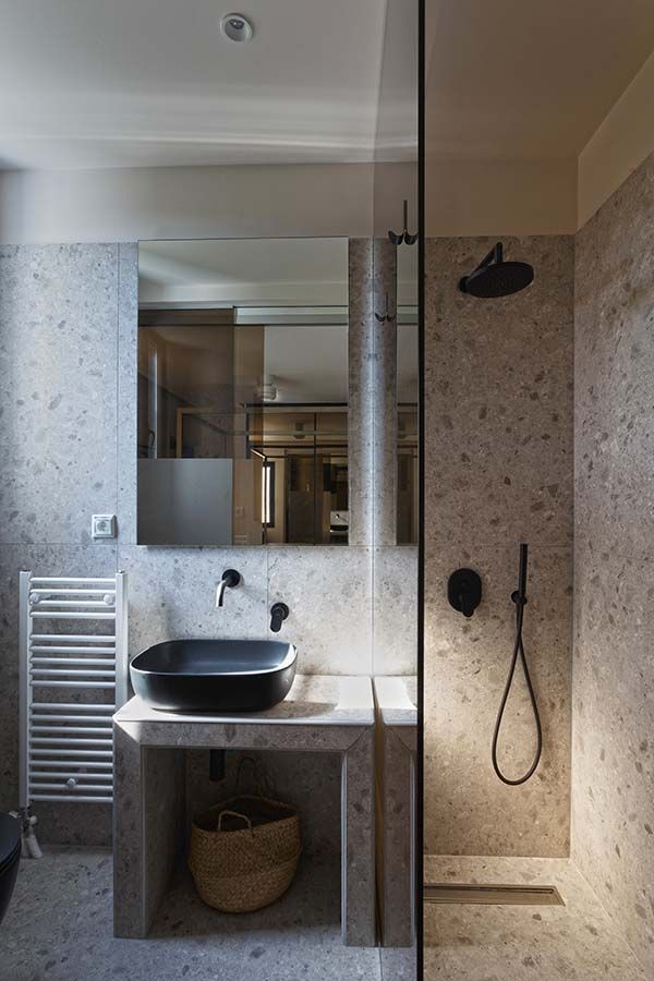 shower deuterou en suite dwmatiou