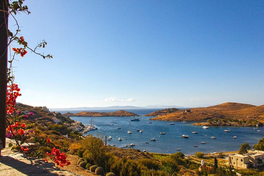 thea katoikias to vourkari